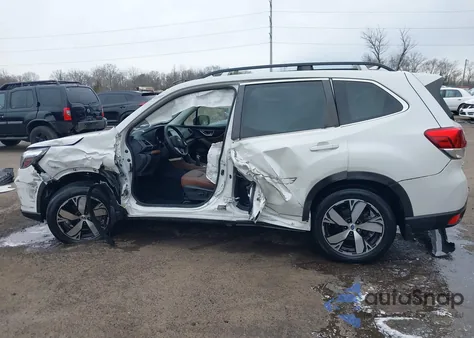 2021 Subaru Forester Touring z USA, uszkodzony, nr VIN JF2SKAXC7MH494469